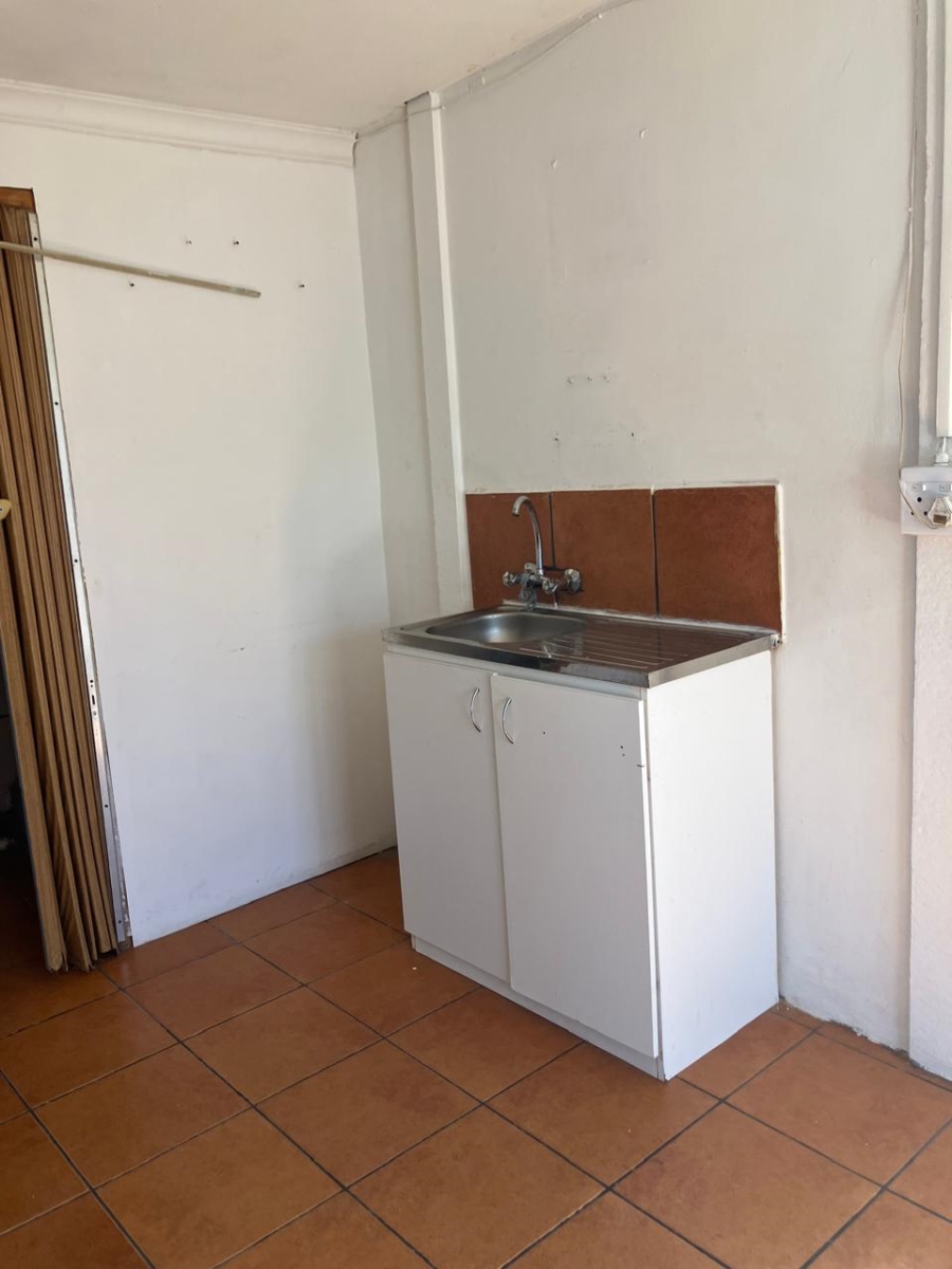To Let 1 Bedroom Property for Rent in Retief Eastern Cape